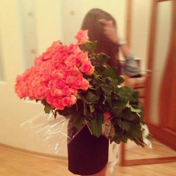 девушка с букетом