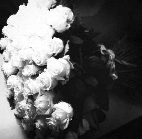 С цветами без лица