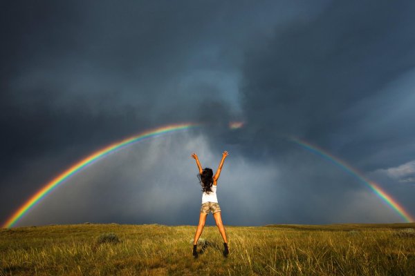 девушка радуга
