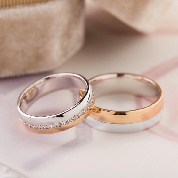 обручальное кольцо из комбинированного золота с