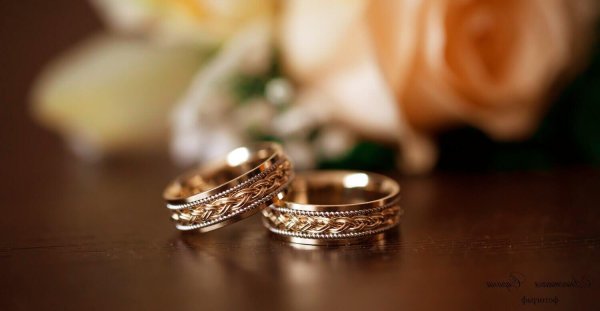 красивое обручальное кольцо