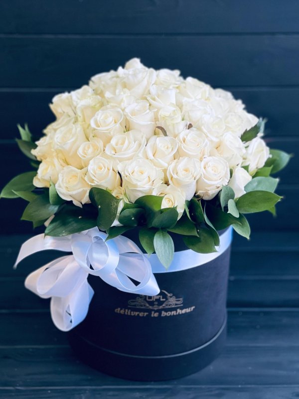 роза мондиаль в шляпной коробке