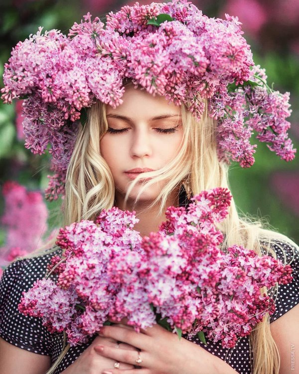 девушки в цветах