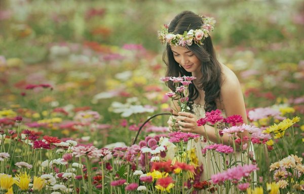 женщина в цветах