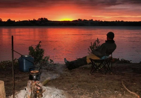 рыбаки на берегу