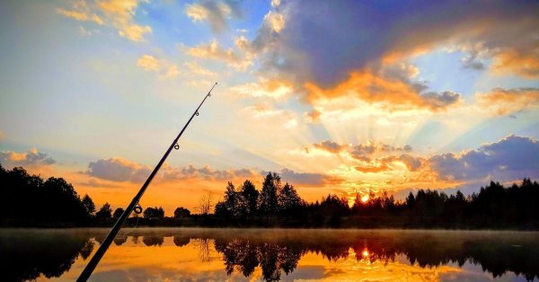 рыбак на закате