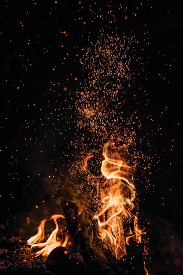 искры костра