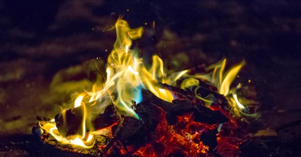 пламя костра
