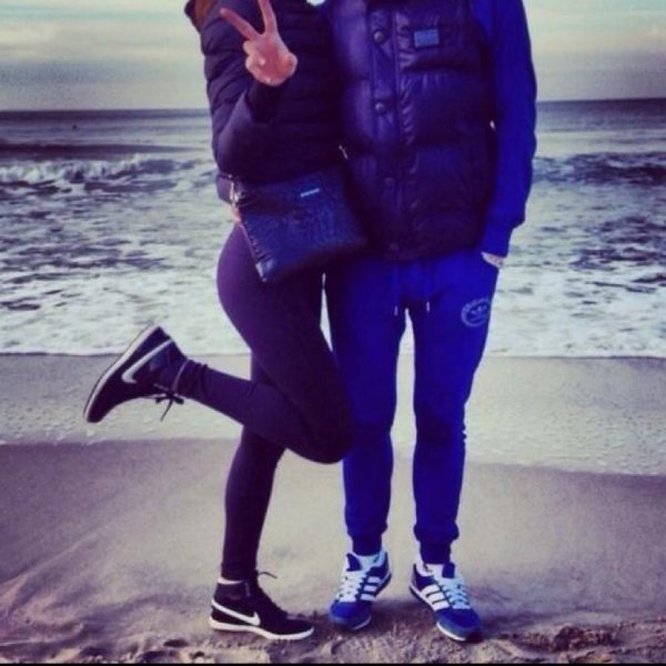 в спортивном костюме