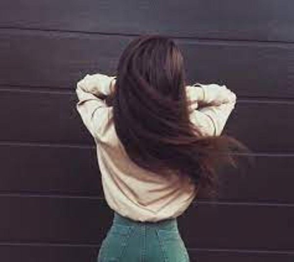 брюнетка девушка