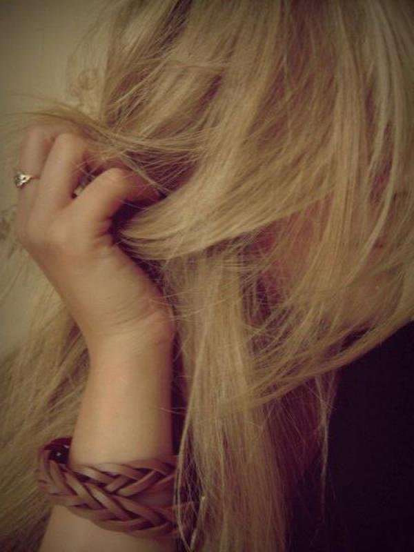 светлые волосы