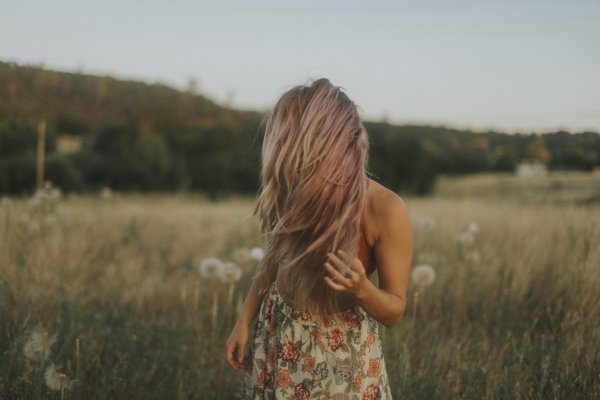 русая девушка