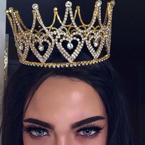 девушка с короной