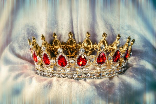 корона королева