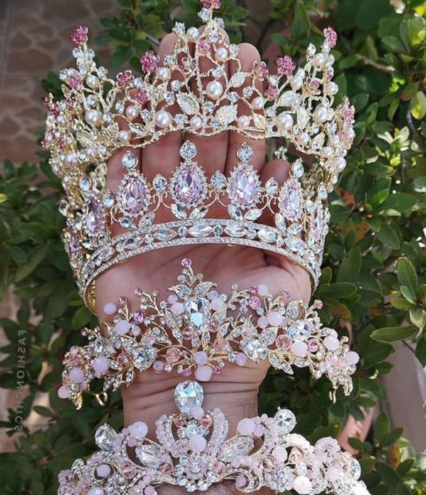 тиара королевы эстетика