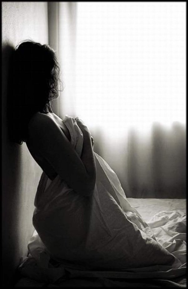 грустная девушка