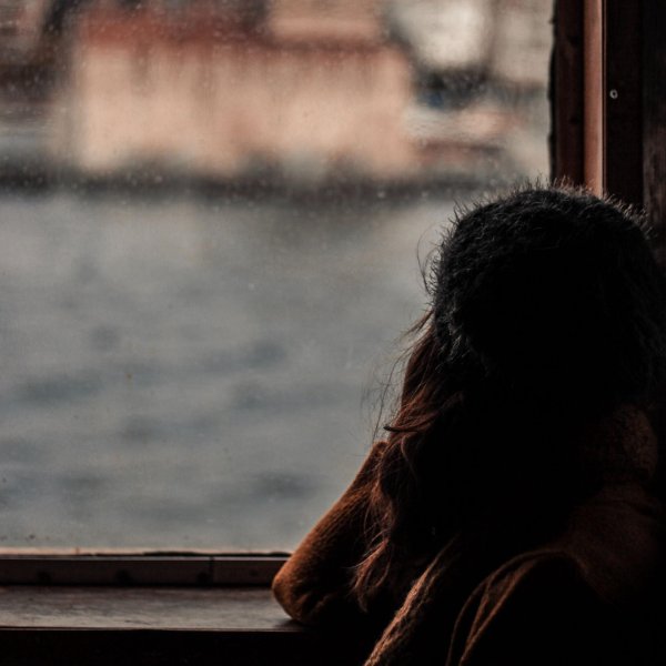 женщина грусть