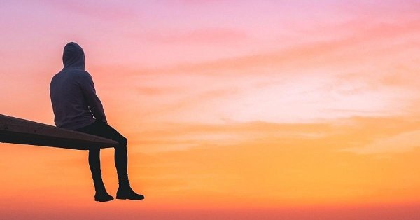 закат с человеком