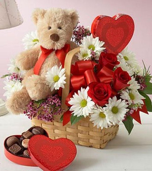 мишка и цветы