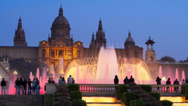 фонтан монжуик в барселоне