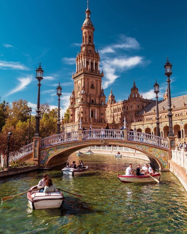площадь испании севилья