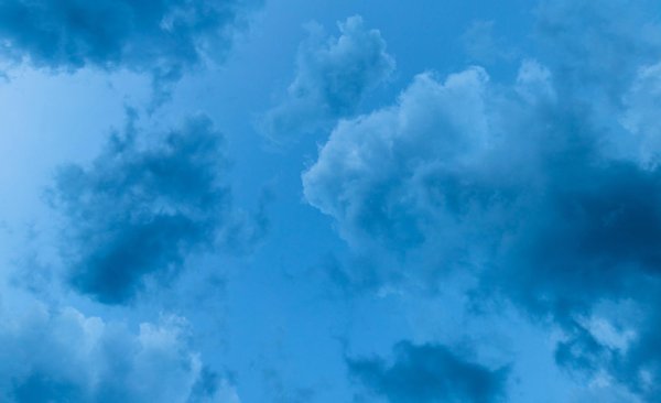 облака синие