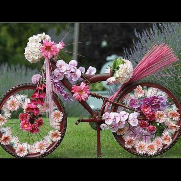 велосипед в саду декор