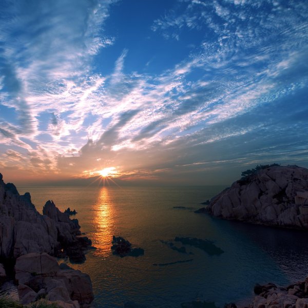 рассвет море горы