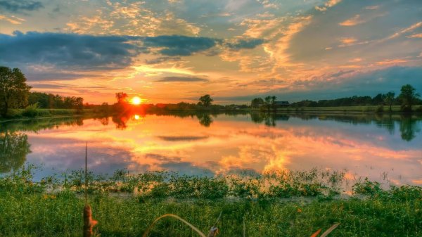 рассвет на реке