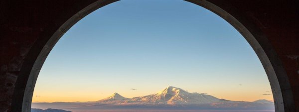 арка чаренца ереван