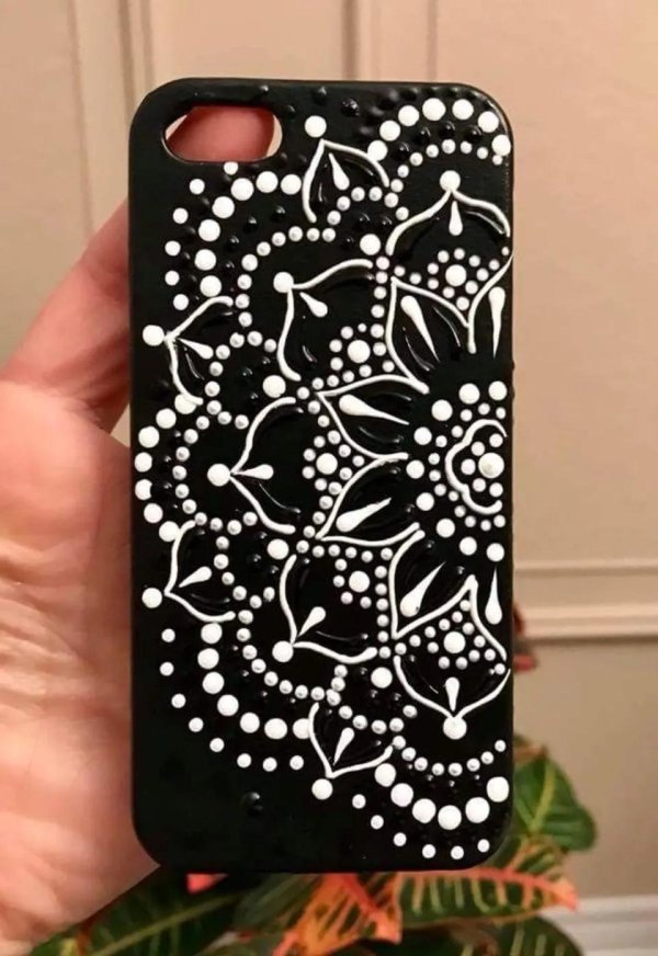 разрисовать чехол маркером