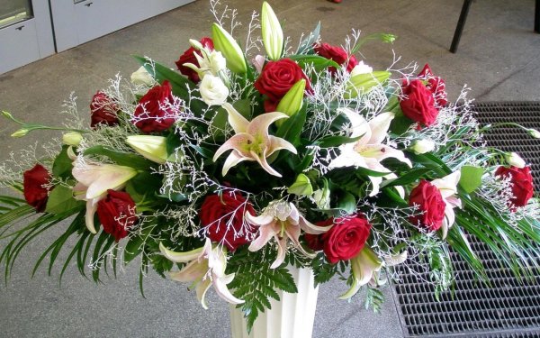 букет с лилией