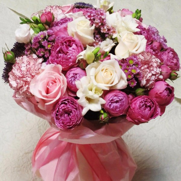 роскошный букет пионов