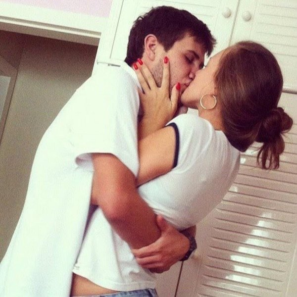 первой поцелуй