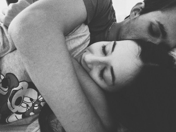 пары в обнимку без лица