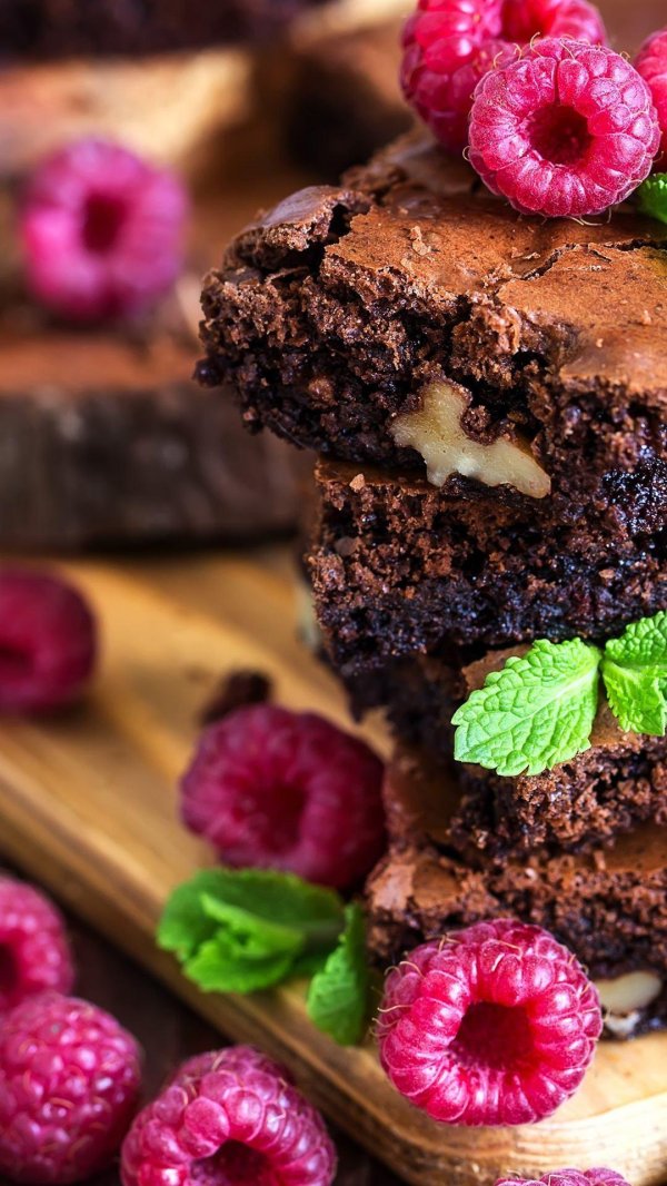 малиновый брауни