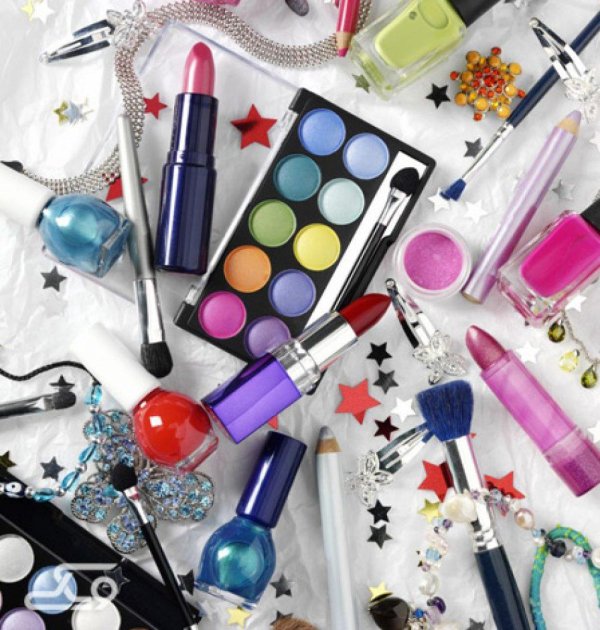 много косметики