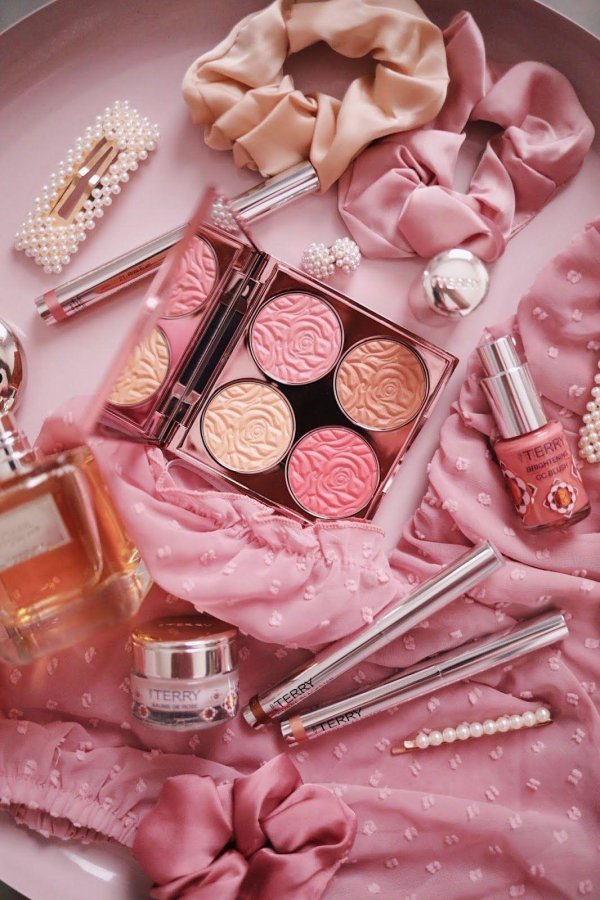 розовая косметика