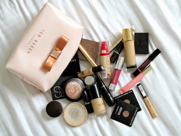 что должно быть в косметичке