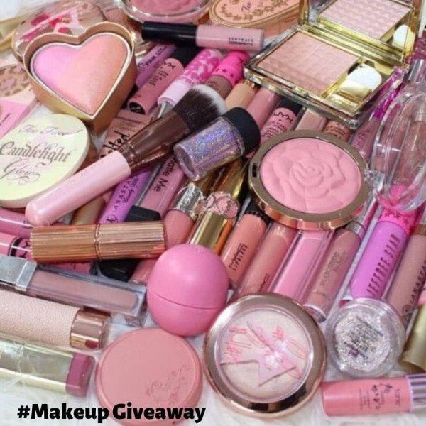 много косметики