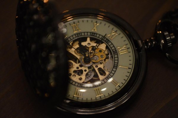 часовой механизм с циферблатом