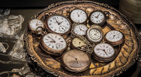 много часов