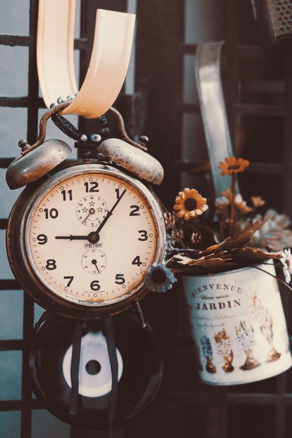 винтажный будильник