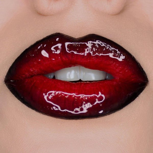 губы вампира