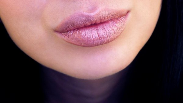 женские губы без помады
