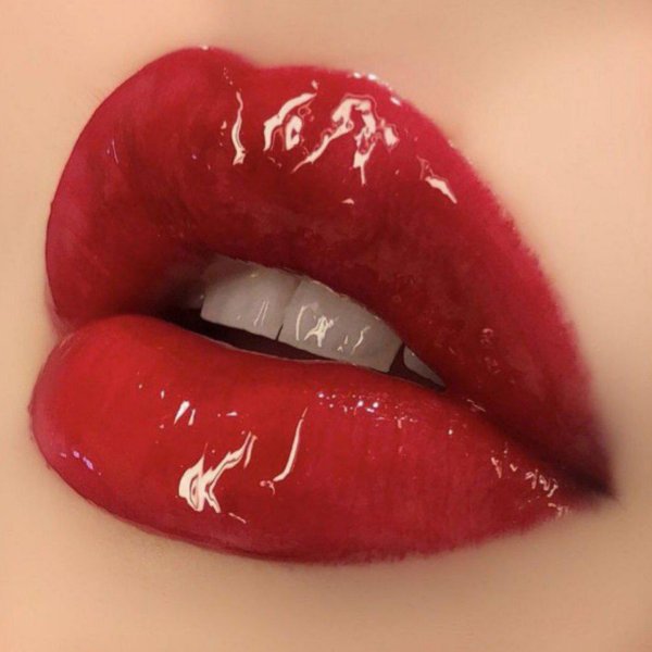 глянцевые губы