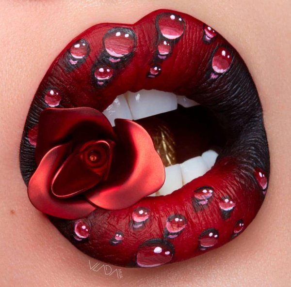 накрасить губы