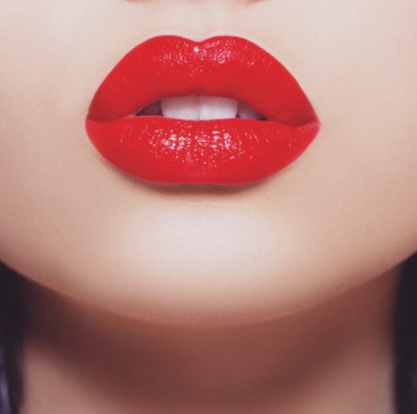 алые губы