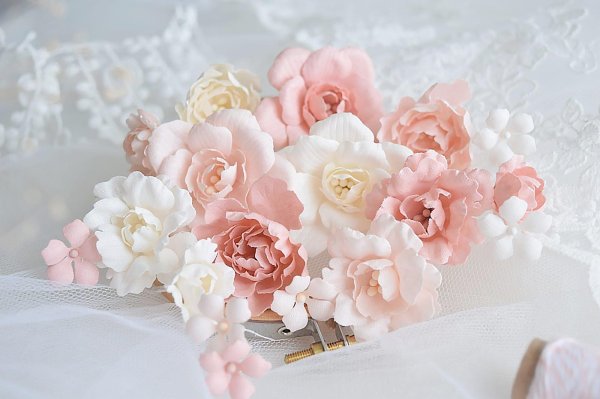 пудровые цветы