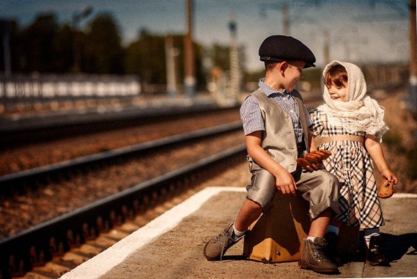 мальчик ждет девочку